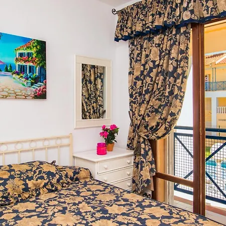 Casa vacanze House With Tennis Court,sports And Playground
