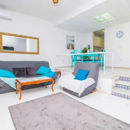 House With Tennis Court,sports And Playground Casa vacanze Torrevieja