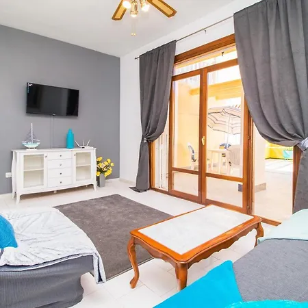 Casa vacanze House With Tennis Court,sports And Playground *