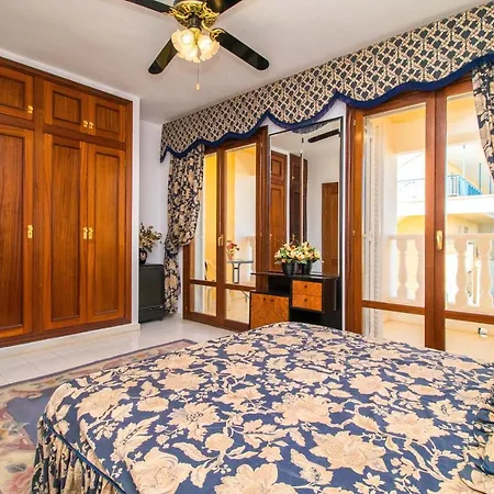 Casa vacanze House With Tennis Court,sports And Playground Torrevieja