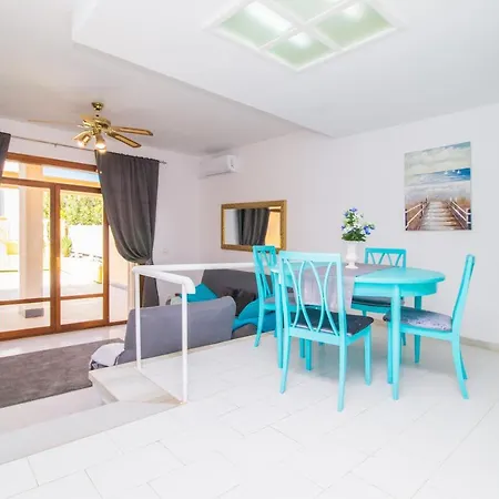 Feriehus House With Tennis Court,sports And Playground Torrevieja