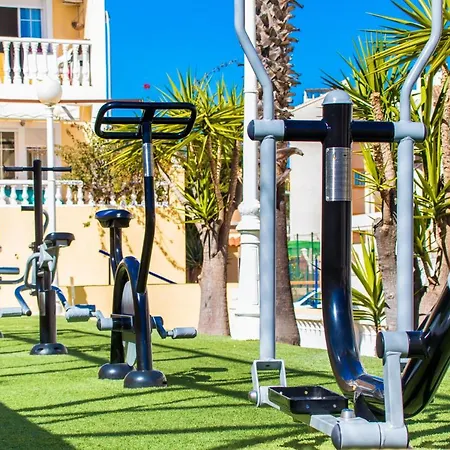 Feriehus House With Tennis Court,sports And Playground Torrevieja