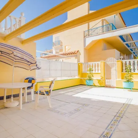 House With Tennis Court,sports And Playground Casa vacanze *