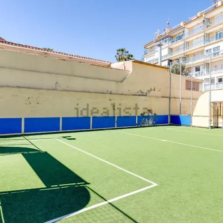 House With Tennis Court,sports And Playground Casa vacanze Torrevieja