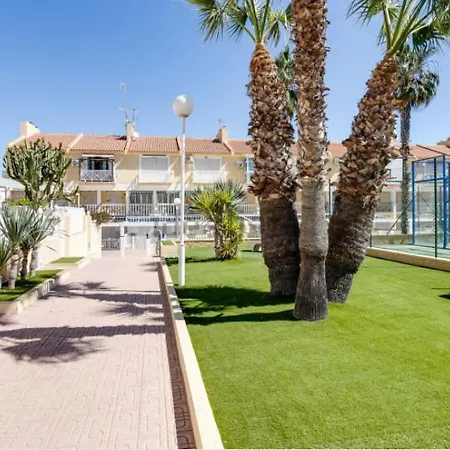 House With Tennis Court,sports And Playground Casa vacanze